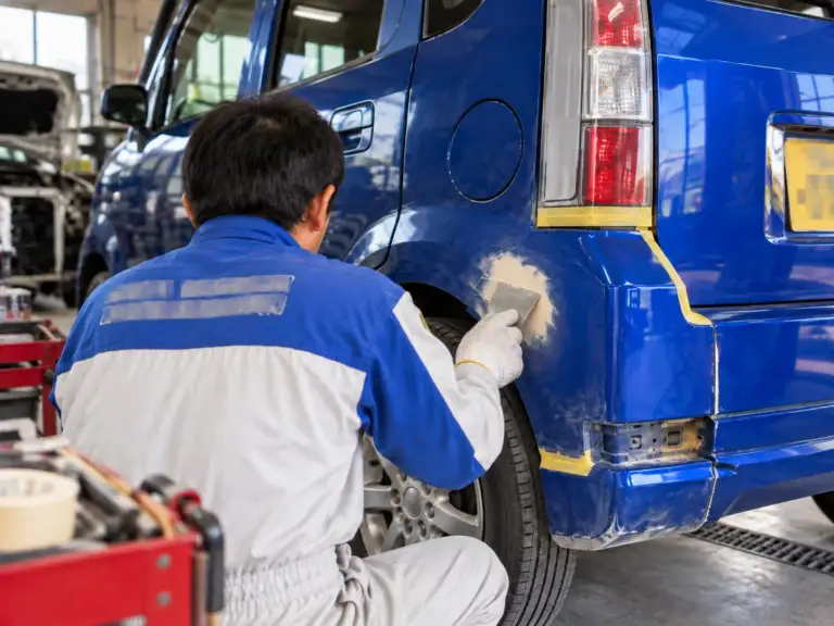 自社工場での車のへこみ・ボディ修理